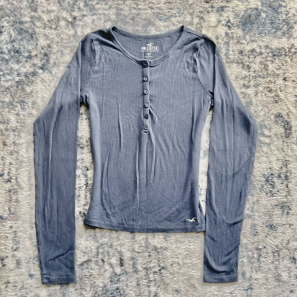 blue ribbed long sleeve Henley top